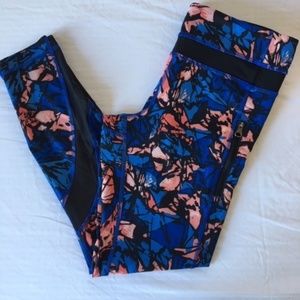 Lululemon full-length tight - zipper & mesh detail